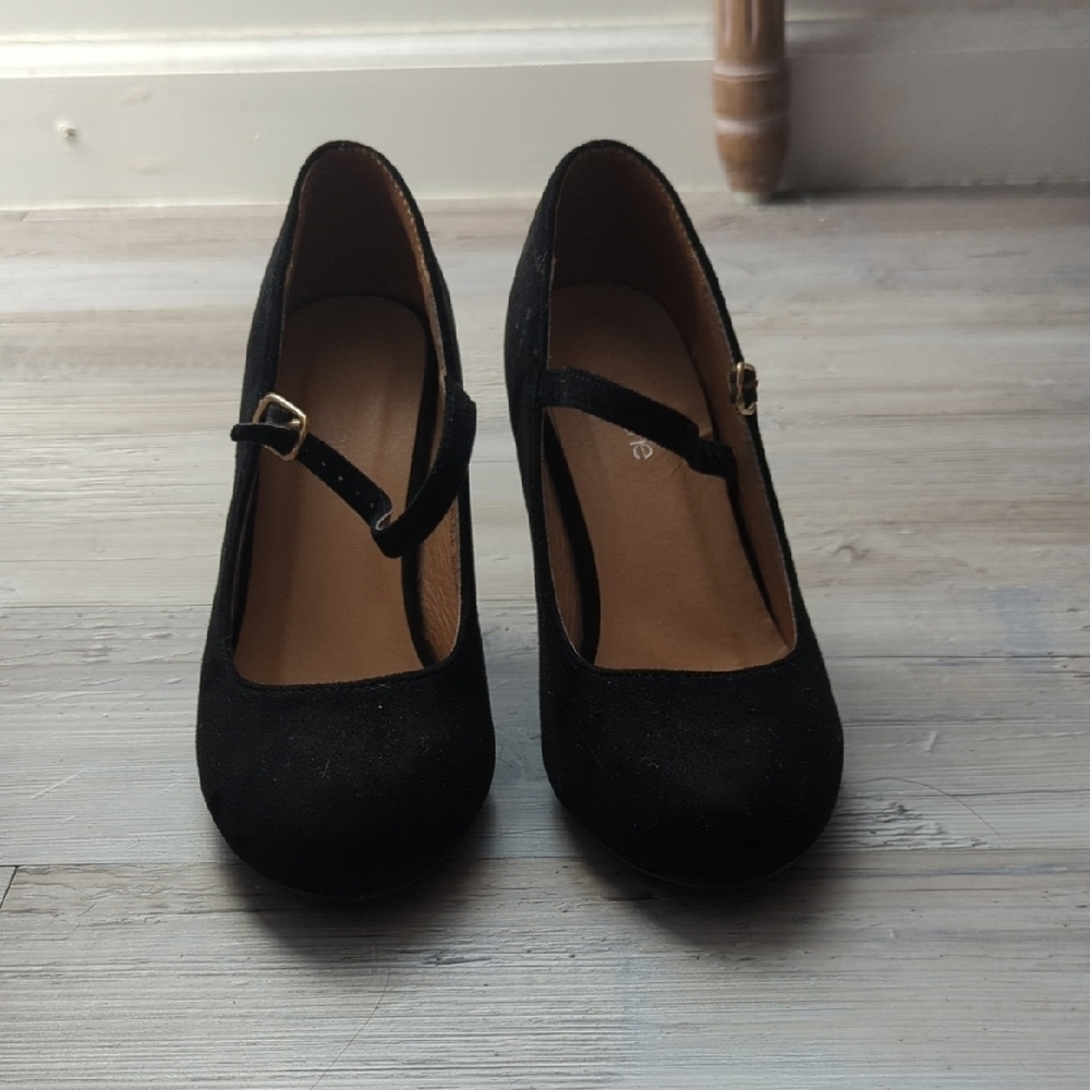 Black Suede Pumps Size 6